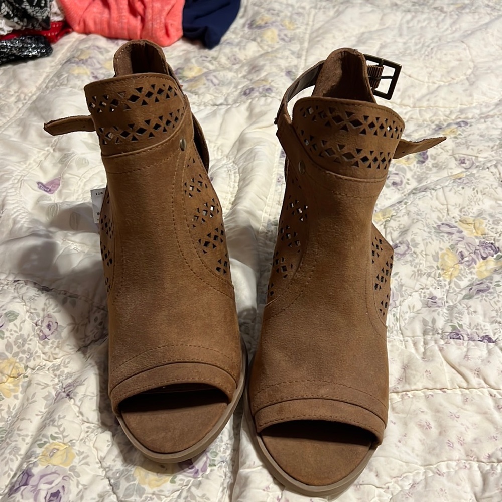 American Eagle Open Toe Heels